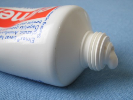 wittere nagels met tandpasta